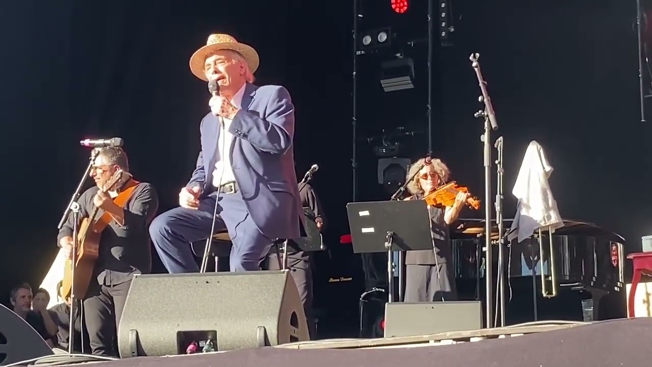 Adamo chante en Espagnol à Pau le 24 09 23