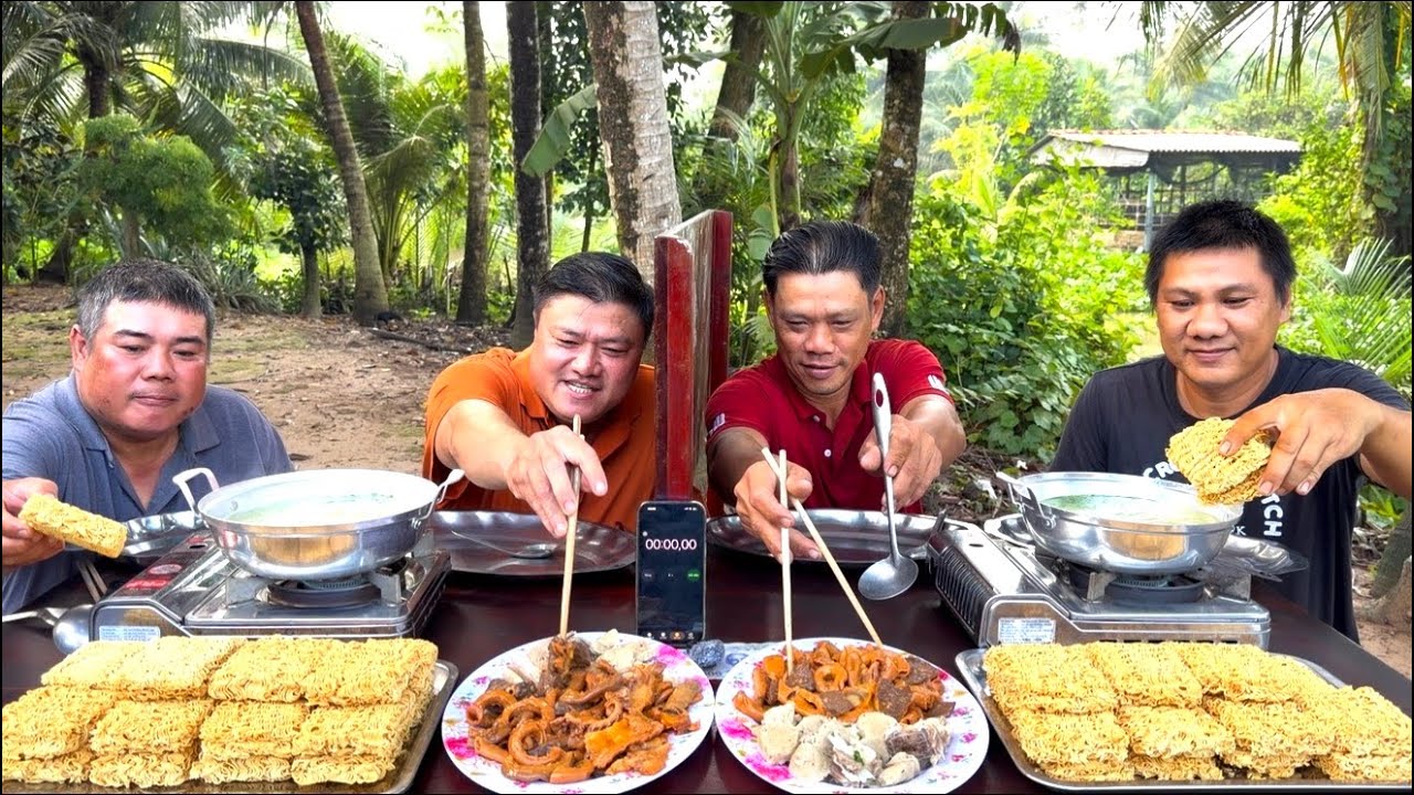 Chia Cặp Đại Chiến 40 GÓI MÌ 2 CÁI LẨU BÒ PHÁ LẤU Thắng Được 4Tr Quá kinh khủng | ATĐQ 