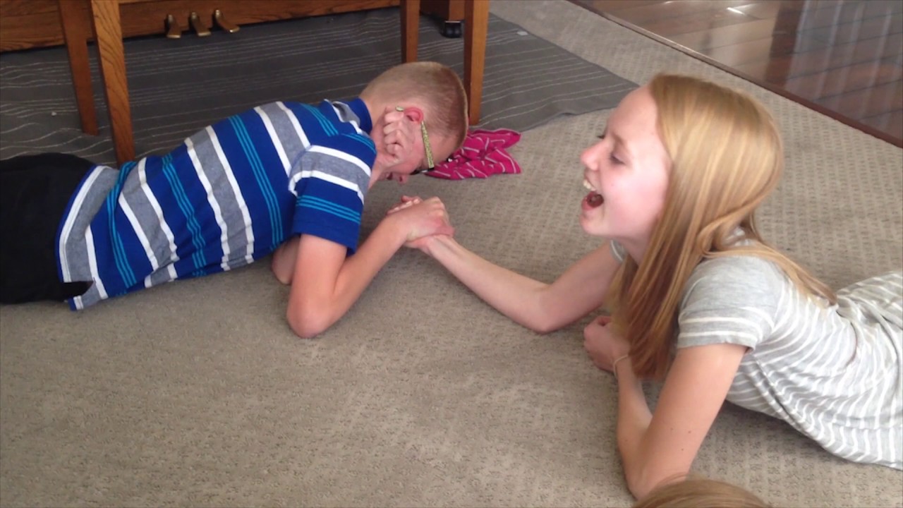 Sibling Arm Wrestling Competition 💪