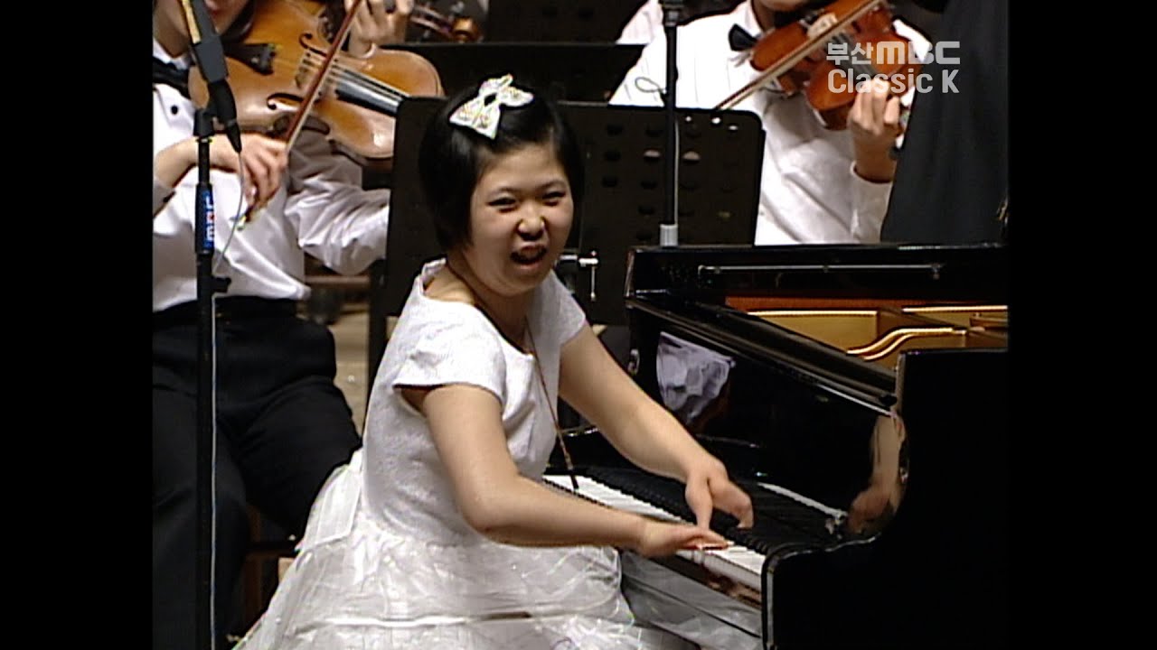 Four-finger pianist Hee Ah Lee - Hermann Necke : Csikos Post [ 크시코스의 우편마차 ] 이희아 & 영 필하모니 오케스트라