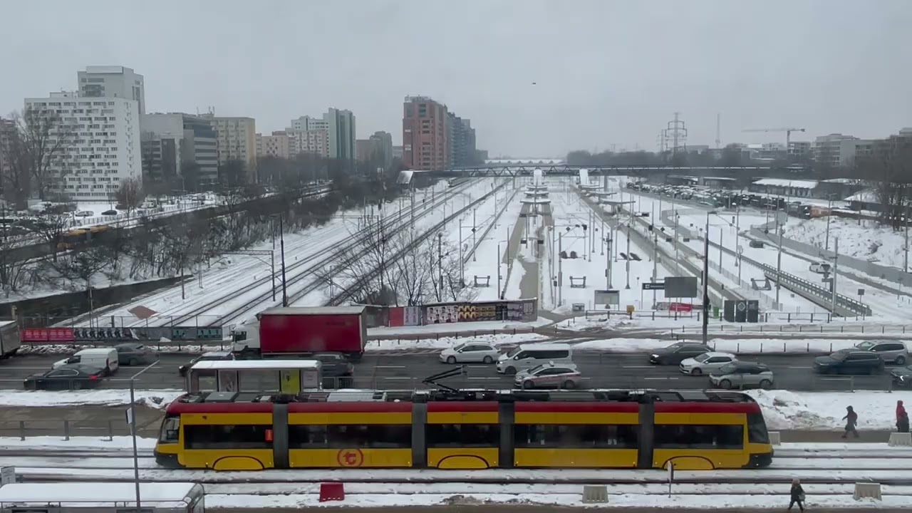 Warszawska kolejowa linia średnicowa na wysokości stacji Warszawa Główna.