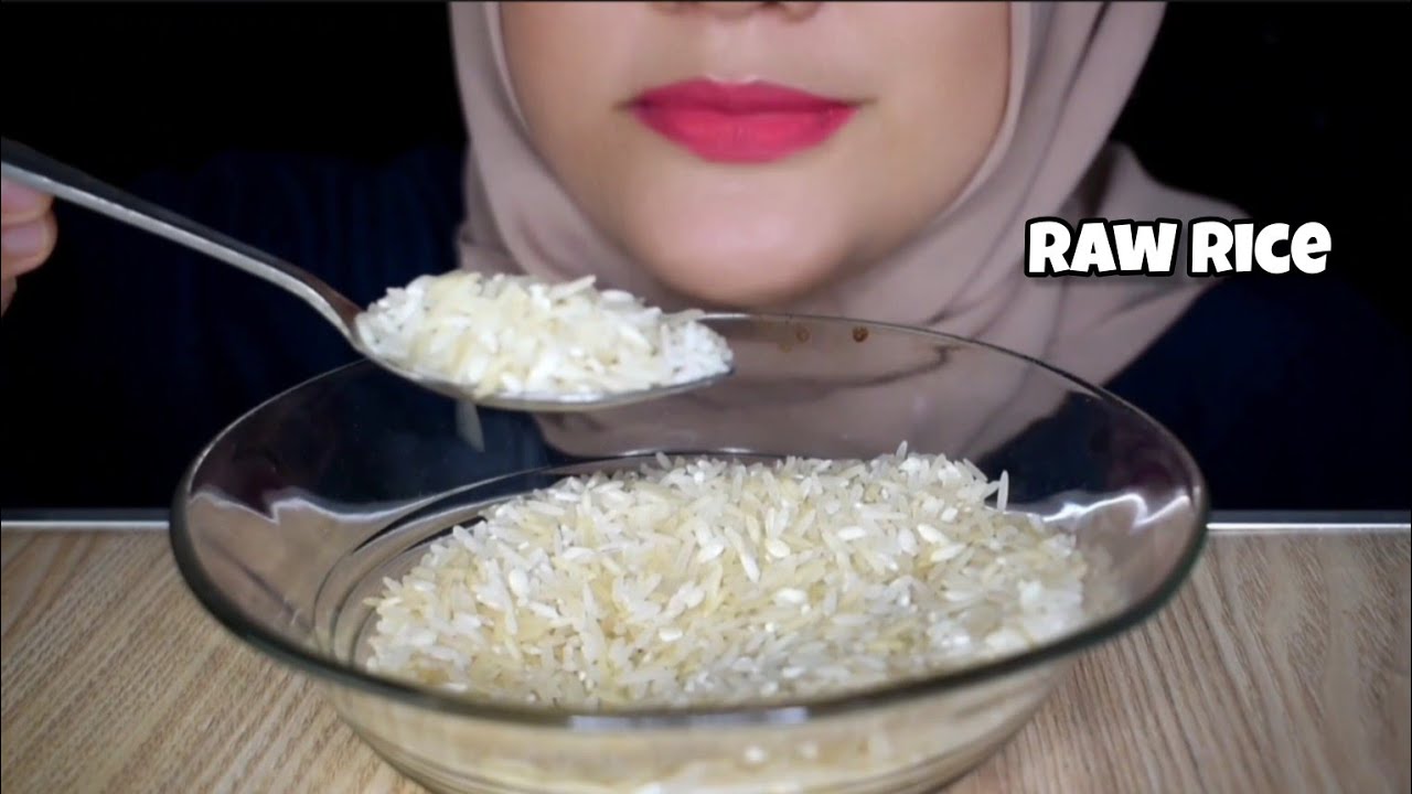 ASMR RAW RICE EATING || MAKAN BERAS MENTAH PAKE MANGKOK DAN SENDOK