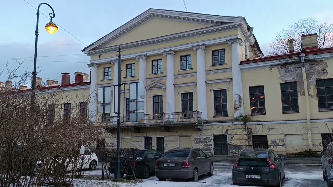 Да, мало ли в Петербурге - Педров!) 