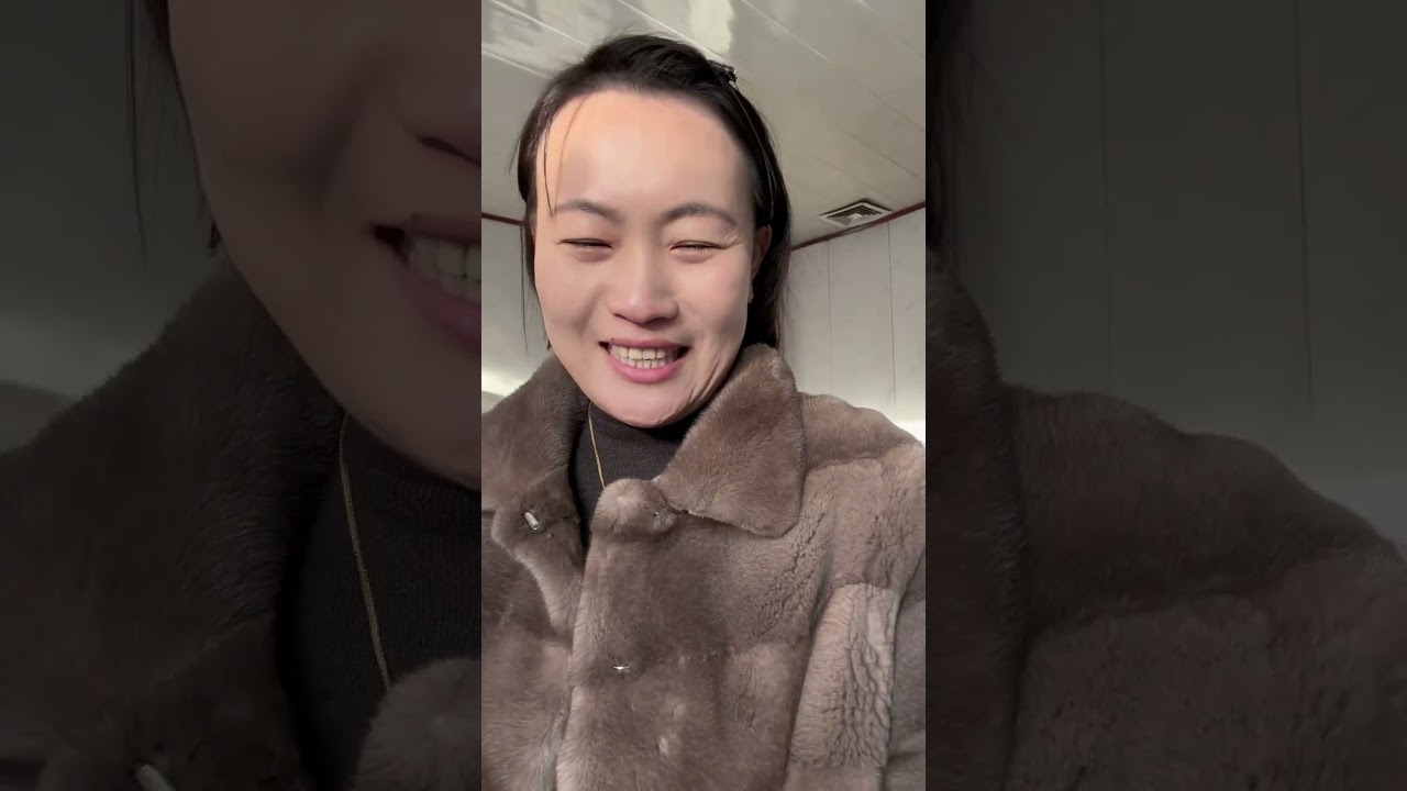 又是日常琐碎的一天，何以解忧，唯有美食 酸菜炖大骨头，一根大骨，炖出人间烟火 猪皮冻，慢火熬煮出的不仅是美味，更是生活态度 #记录真实生活