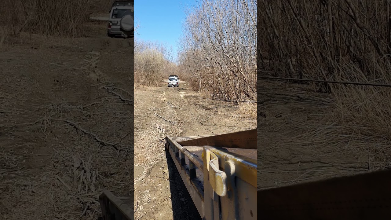 Эвакуация Land Cruiser Prado из грязи