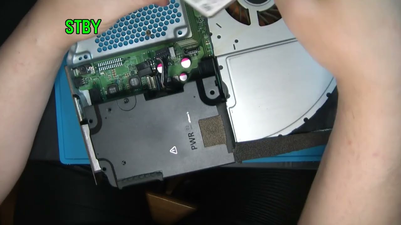 Der USB Port vorn geht nicht, hat er gesagt. Was die Xbox One X betrifft. O.K mache ich Dir!