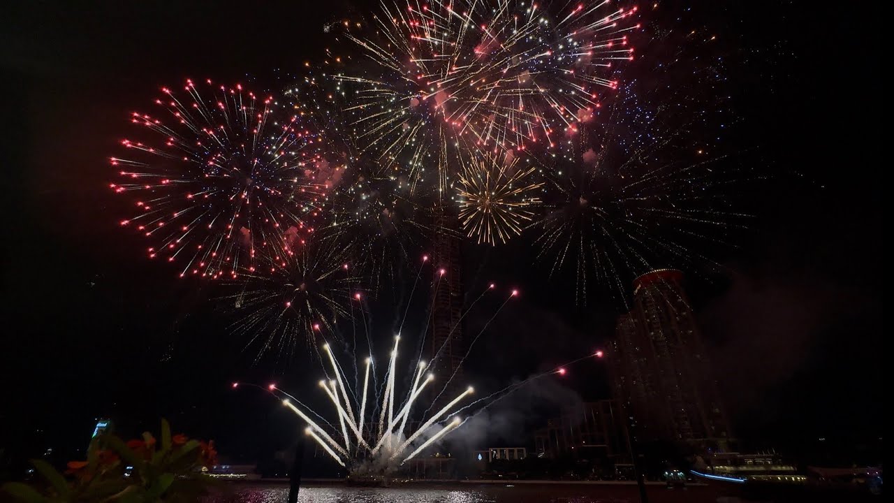 Fireworks Pyromusical : Love Bomb (Instrumental) - 2WEI & JONEZ | Four Seasons Hotel Bangkok. 