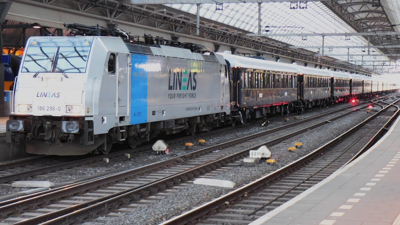 Lineas 186 296-0 met de VSOE op station Amsterdam CS 16/18-04-2024