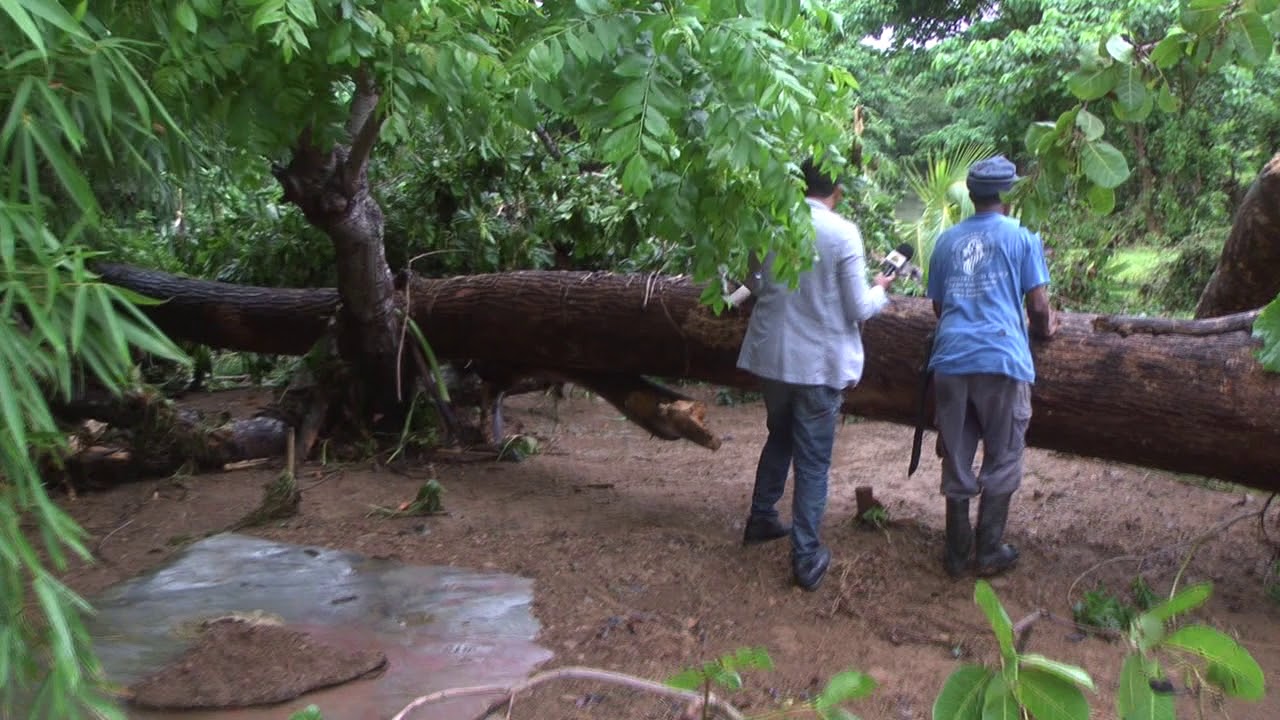 EL RIO  ARRAZO CON TODO A SU PASO EN ANAMUYA DE HIGUEY