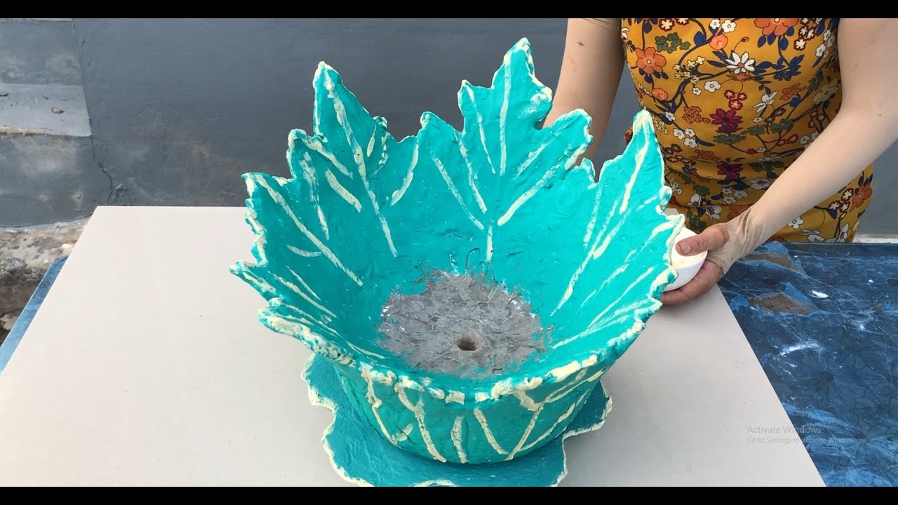 DIY- Cement craft ideas for garden// What a surprise!!! Use papaya leaves to make flower pots