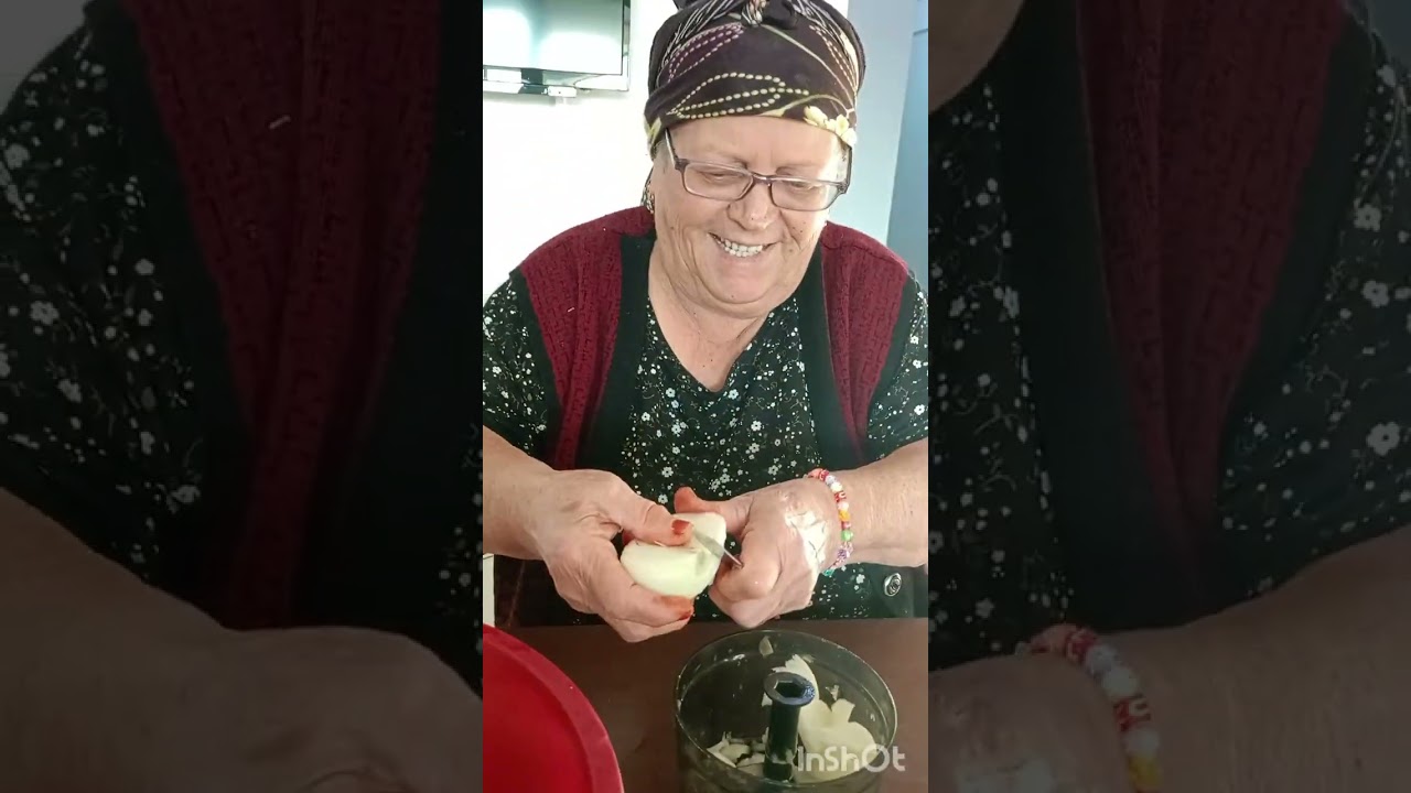 Mantı yapıyoruz Trakyanın meşhur tepsi mantısı lezzetlimi lezzetli misin misleri anne elinden ☺️🧡💜💚