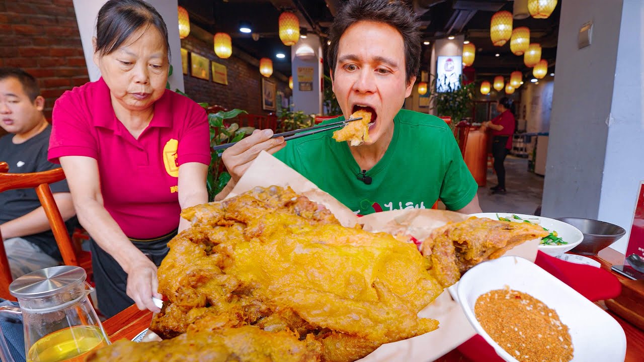 I Tried China&rsquo;s Famous Whole Fried Chicken in Xi&rsquo;an! 🇨🇳