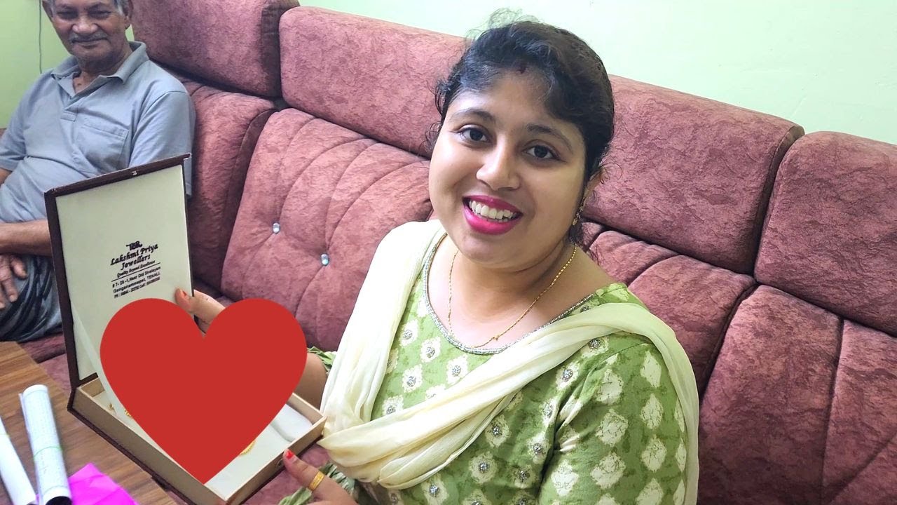 পৃথার বিয়ের গিফট কিনে ফেললাম