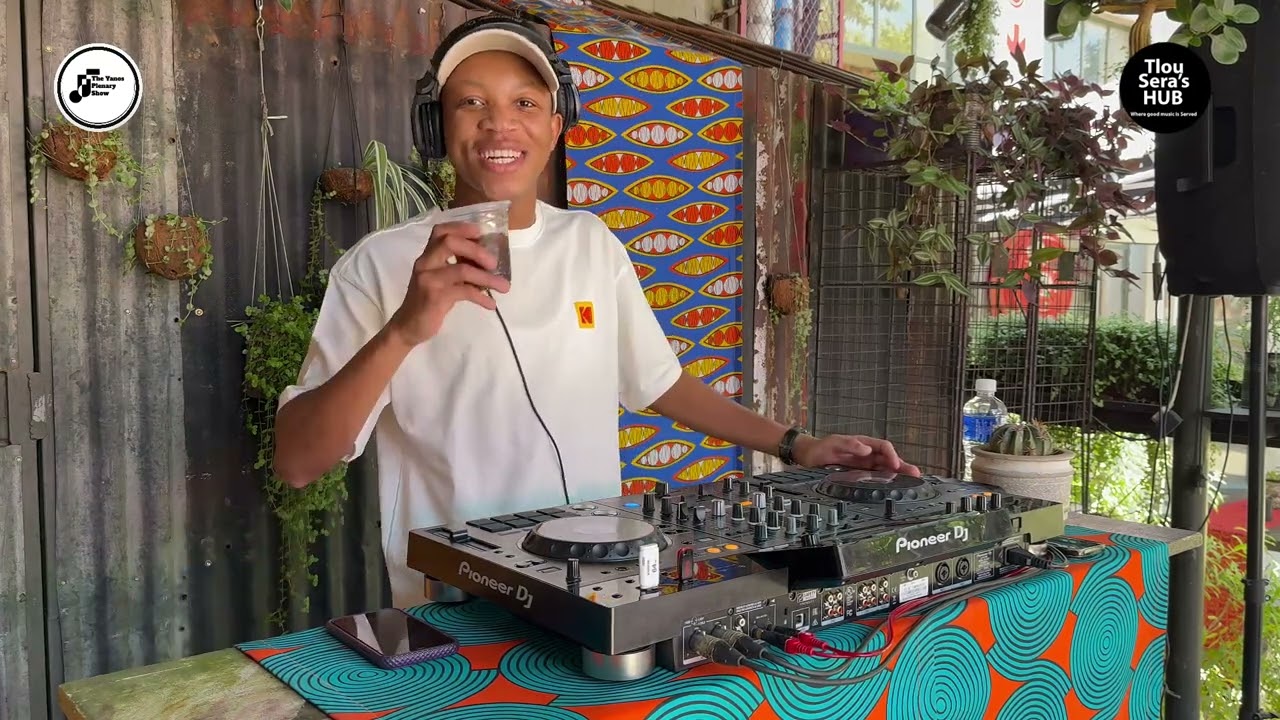 The Yanos Plenary Show Episode 12 With Que Soul | Chilled Soulful Piano Edition | Saturday Chillas