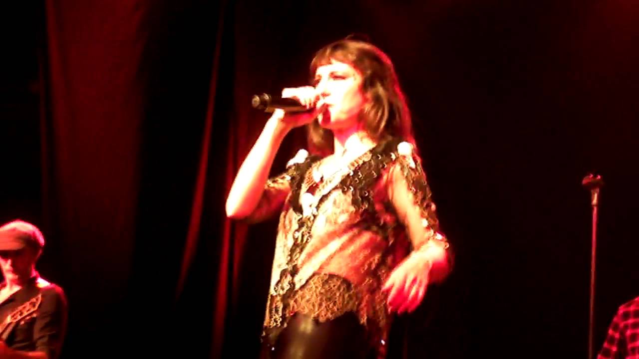 Amaral - Madrid (18/10/2012) - Revolución (con fragmento de Héroes)