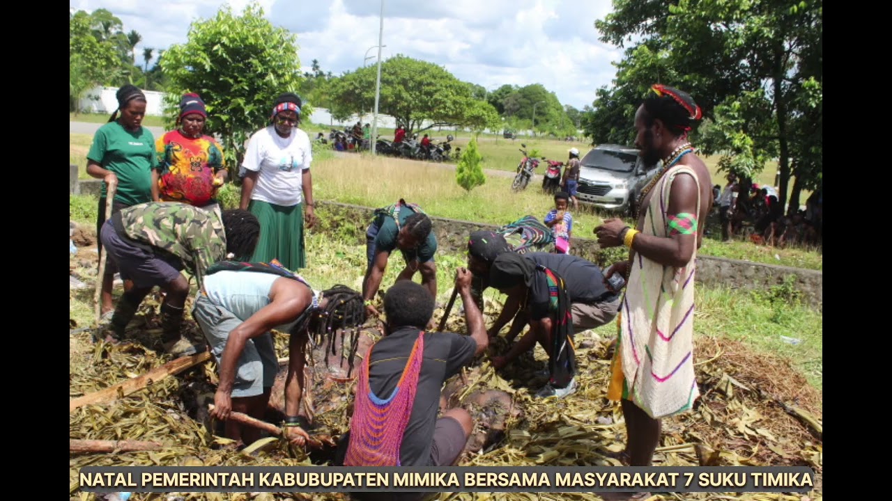 NATAL PEMERINTAH KABUPATRN MIMIKA BERSAMA MASYARAKAT 7 SUKU BAKAR BATU B2 DAN MAKAN BERSAMA🙏😇