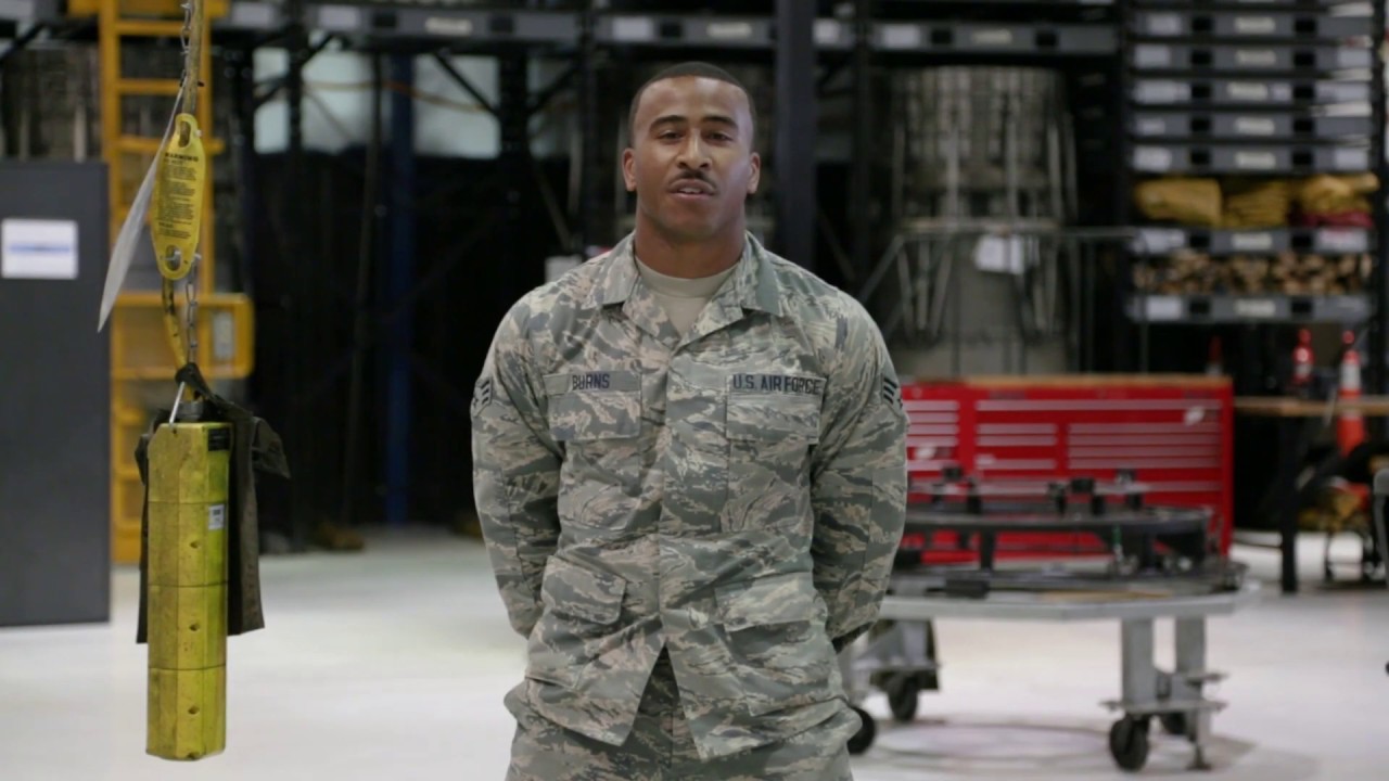 Ask An Airman - Do you have to be good at fixing things to become a Maintainer?