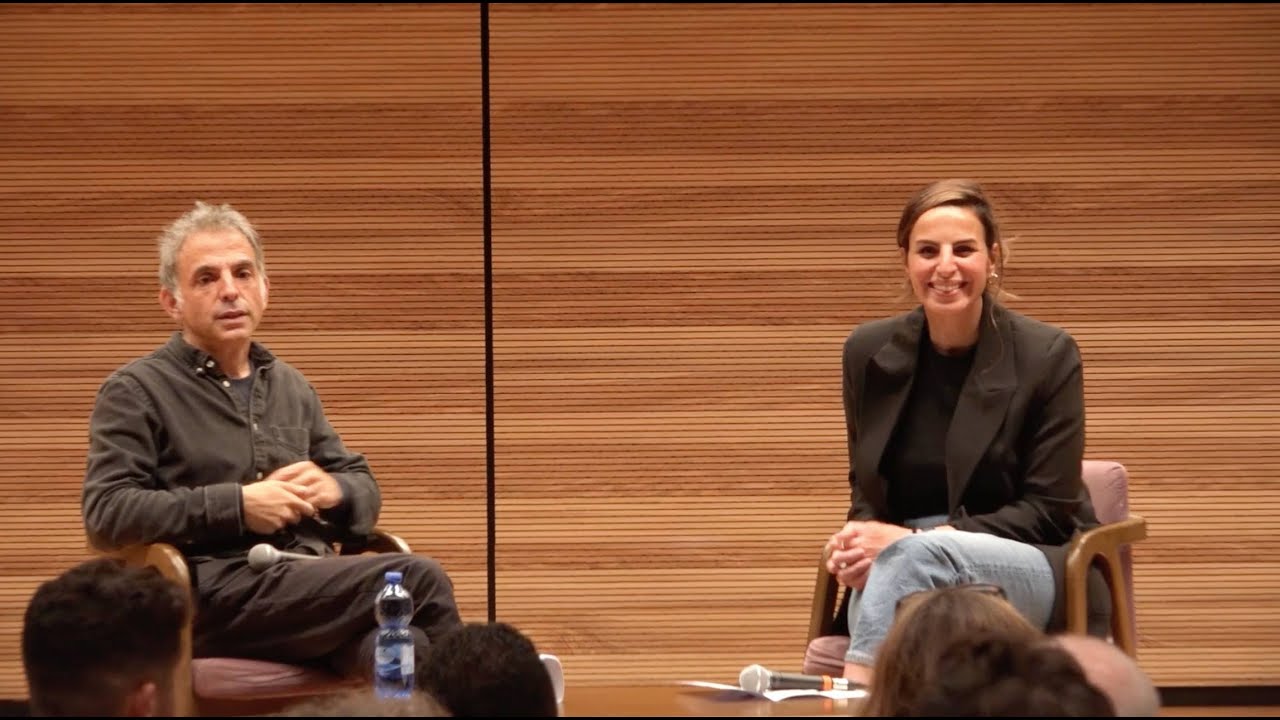 מארחת את אתגר קרת בפרק לייב מול קהל