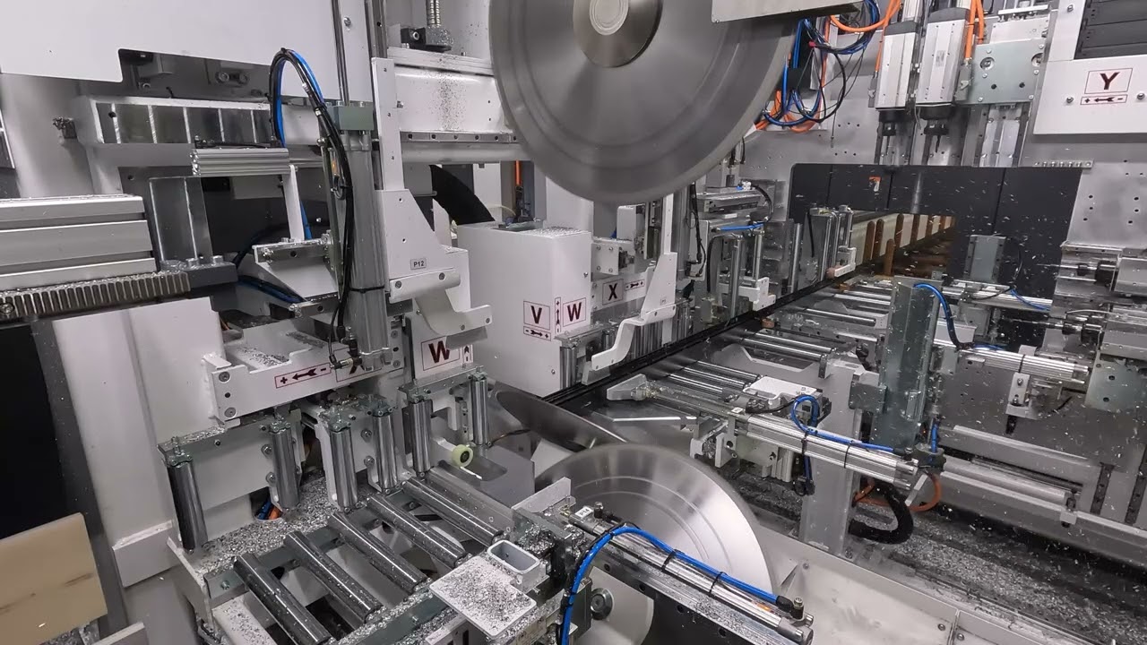 Centre de débit et d'usinage ATEKA 8A7 pour profilés aluminium