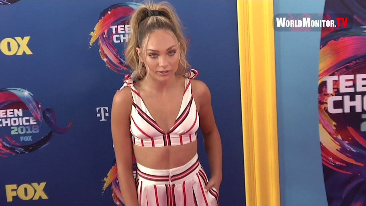 Maddie Ziegler arrives at FOX's Teen Choice Awards 2018