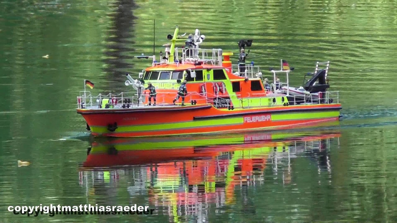 Fireboat Düsseldorf 2020. / Feuerlöschboot Düsseldorf 2020.