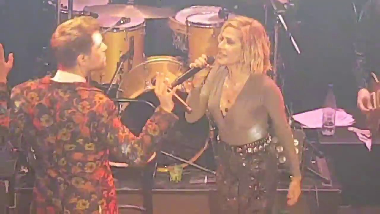Anna Vissi * Σαν κι εμένα καμια  (live)