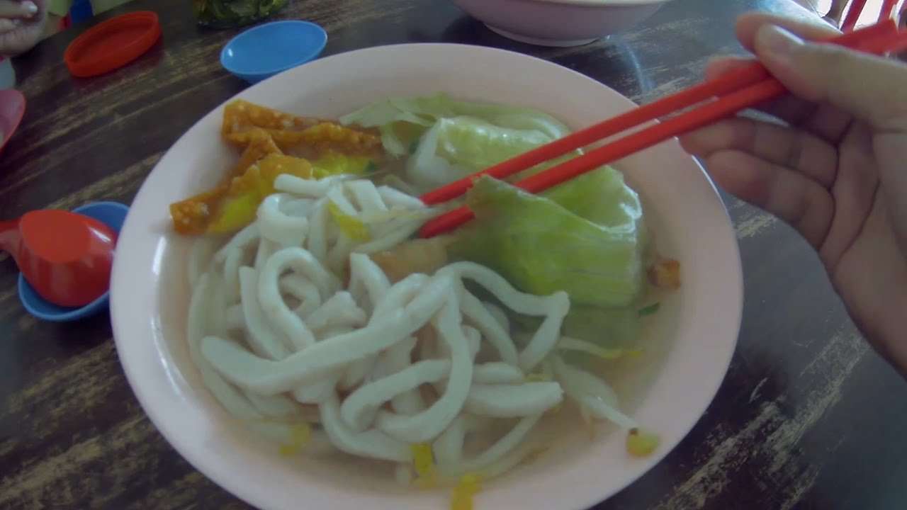 Trying Fish Noodle Soup in Sandakan