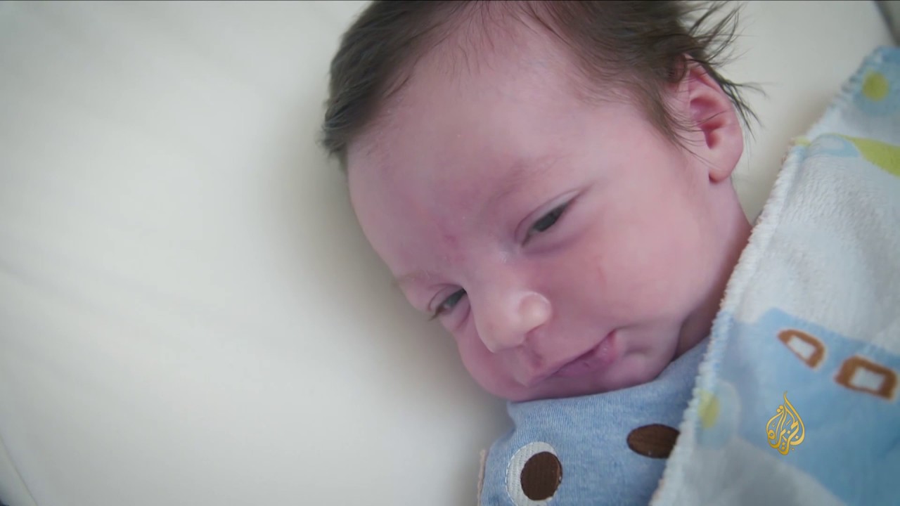 هذا الصباح - خمس علامات طبيعية ترافق نمو الطفل بأشهره الأولى