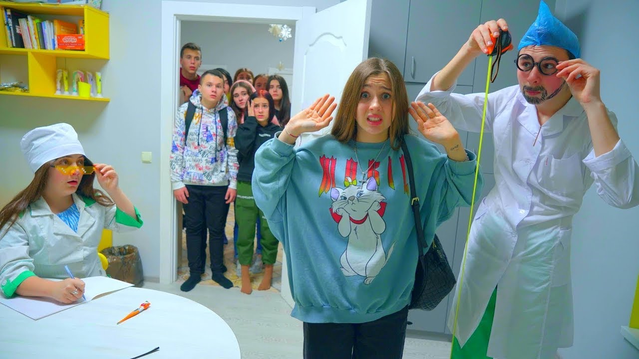 Visita medica a scuola! Scegliamo noi chi andrà al nuovo campo! || Bella Diana VLOG