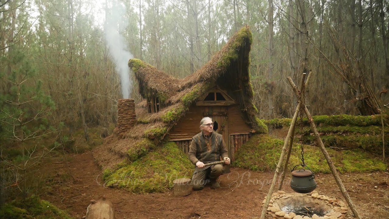 Building a Complete Survival Mini House with dead wood pin needles  rocks and clay