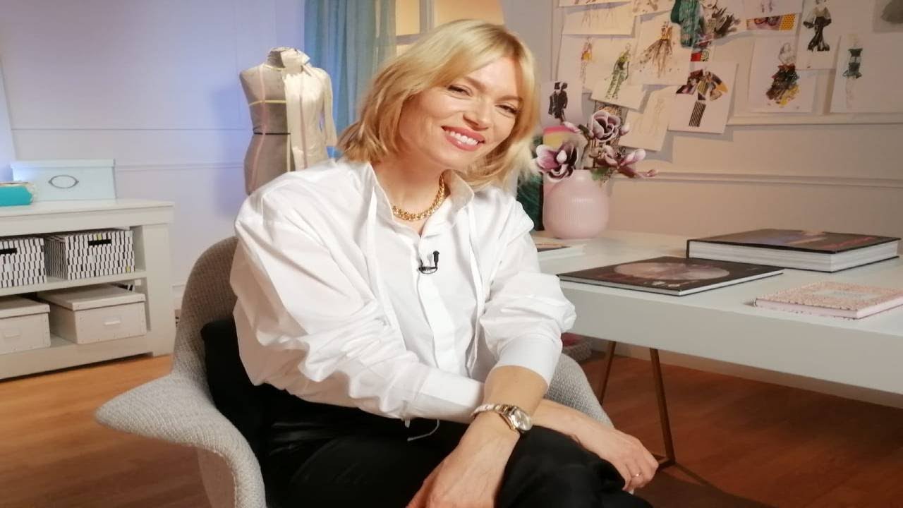 Shopping Star - 4.3.2021 «Σύγχρονη με oversized τσάντα»