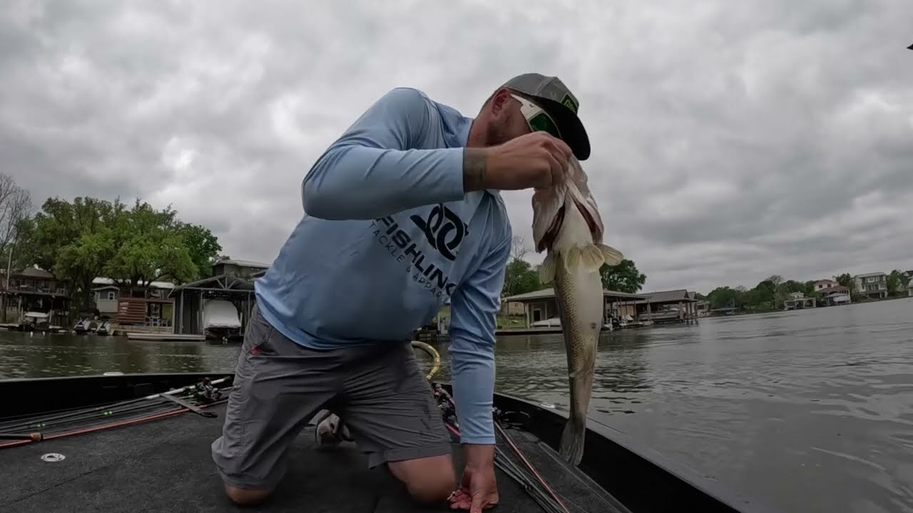 Shallow water bassin lake LBJ