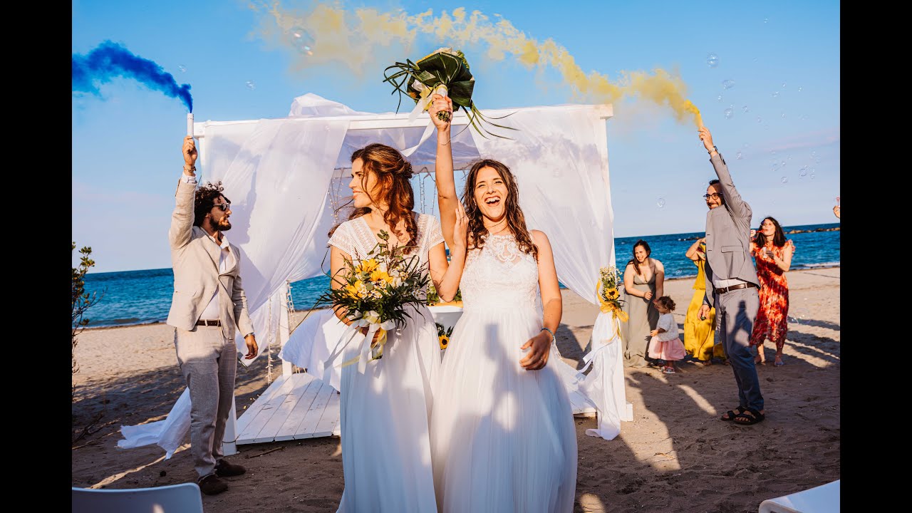 🌊 Amore e Magia in Spiaggia: Teaser Epico di un Destination Wedding Lesbian con Fumogeni ✨Monnalisa