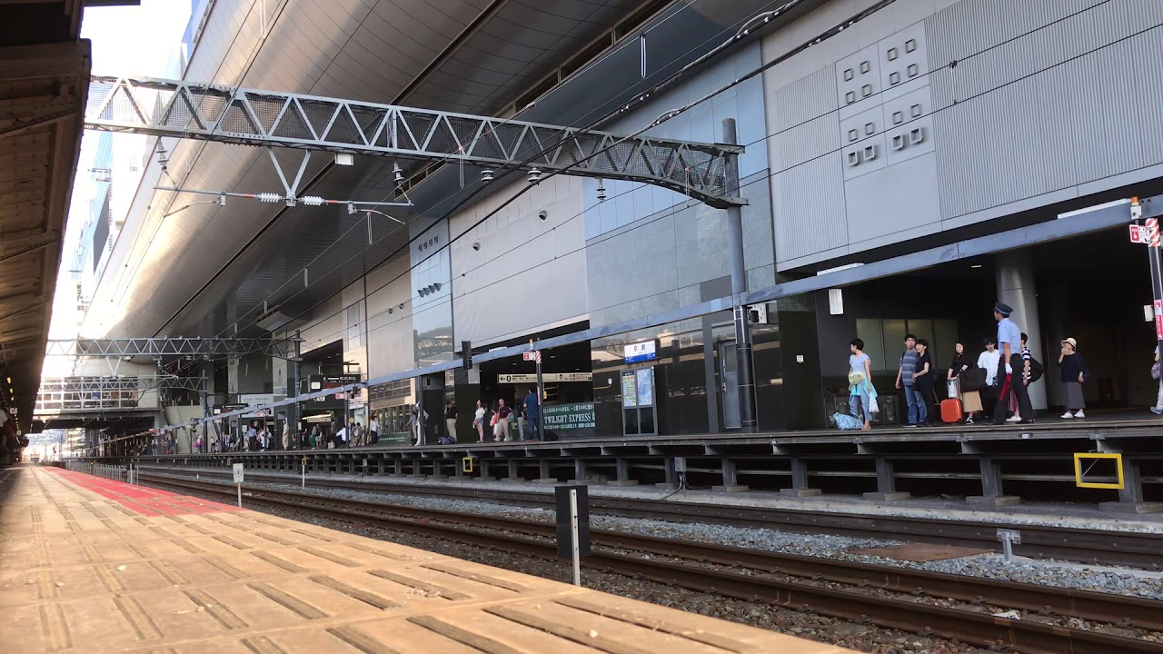 SL北びわこ号 送り込み回送 京都駅通過シーン C57 1(D51 200の代走)  絶気合図あり