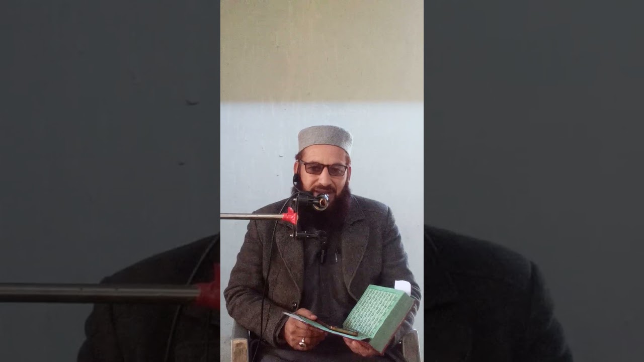 قاری محبوب الرحمٰن صاحب خطاب جمعہ کرتے ہوئے 