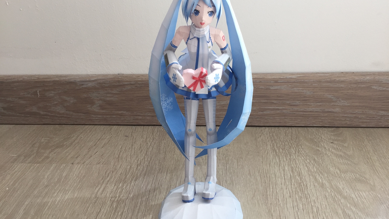 Snow Miku Papercraft