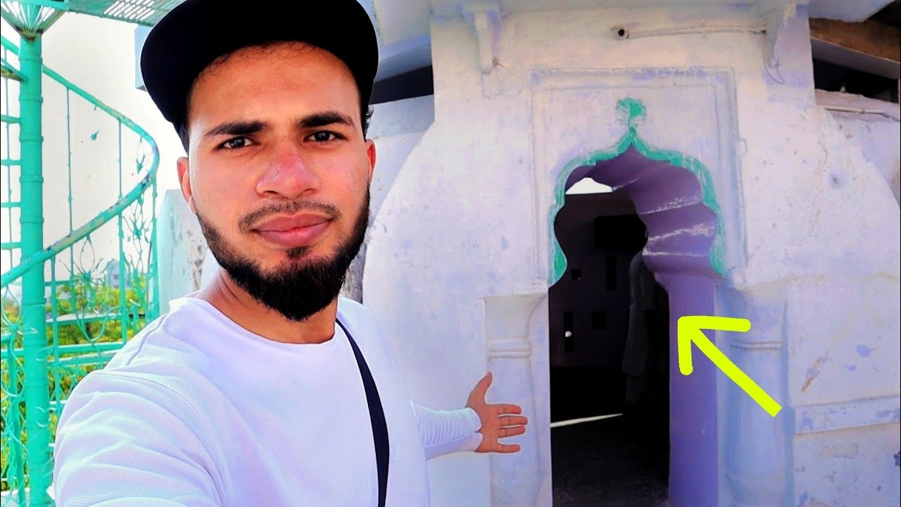I Visited India's Smallest Mosque - Dhai Seedhi Masjid | #vlog