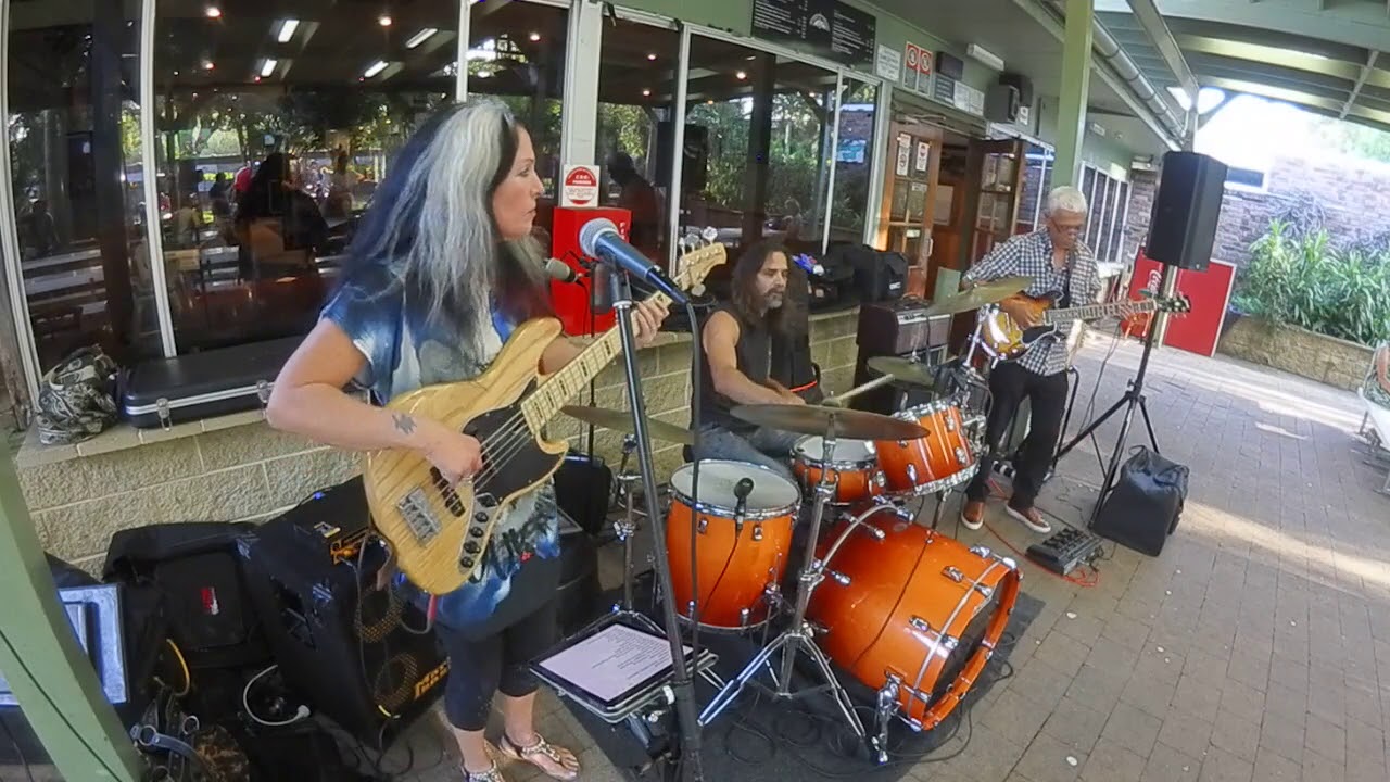 Rebecca Johnson Band *WHY DIDN`T YOU CALL ME* (QSC Touchmix 16) (1/3/20)