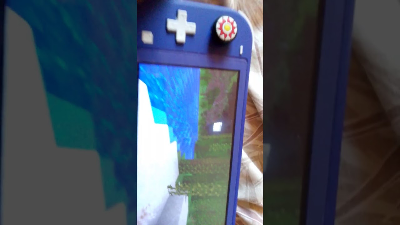 Играю в Майнкрафт только на нентендо свич но мне было не удобно держать телефон и играть в приставку
