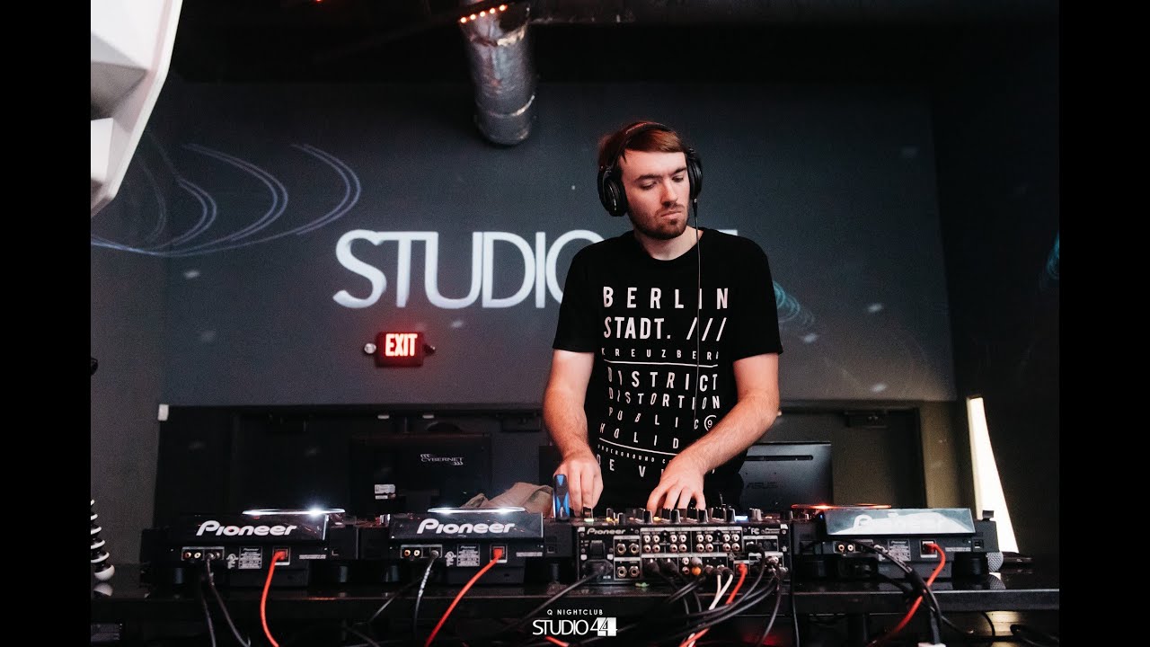 Studio 4/4 full-length mix