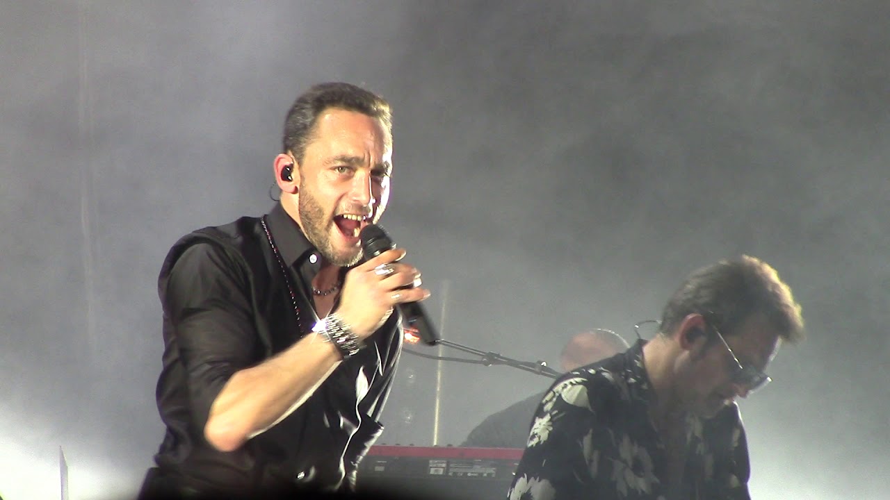 Jean Baptiste Guegan(12que je t aime  zenith de Lille)