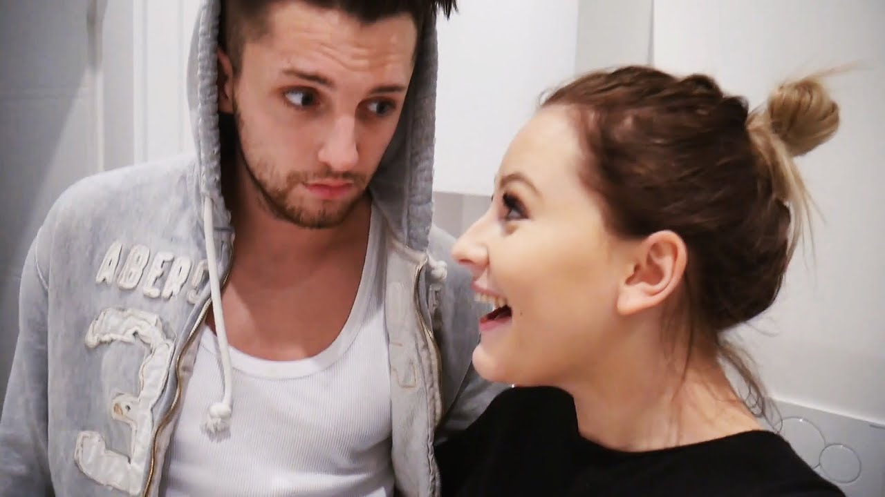 VLOGMAS DZIEŃ 18 : NASZE MIESZKANIE WYGLĄDA JAK POBOJOWISKO!🎄| Andziaks