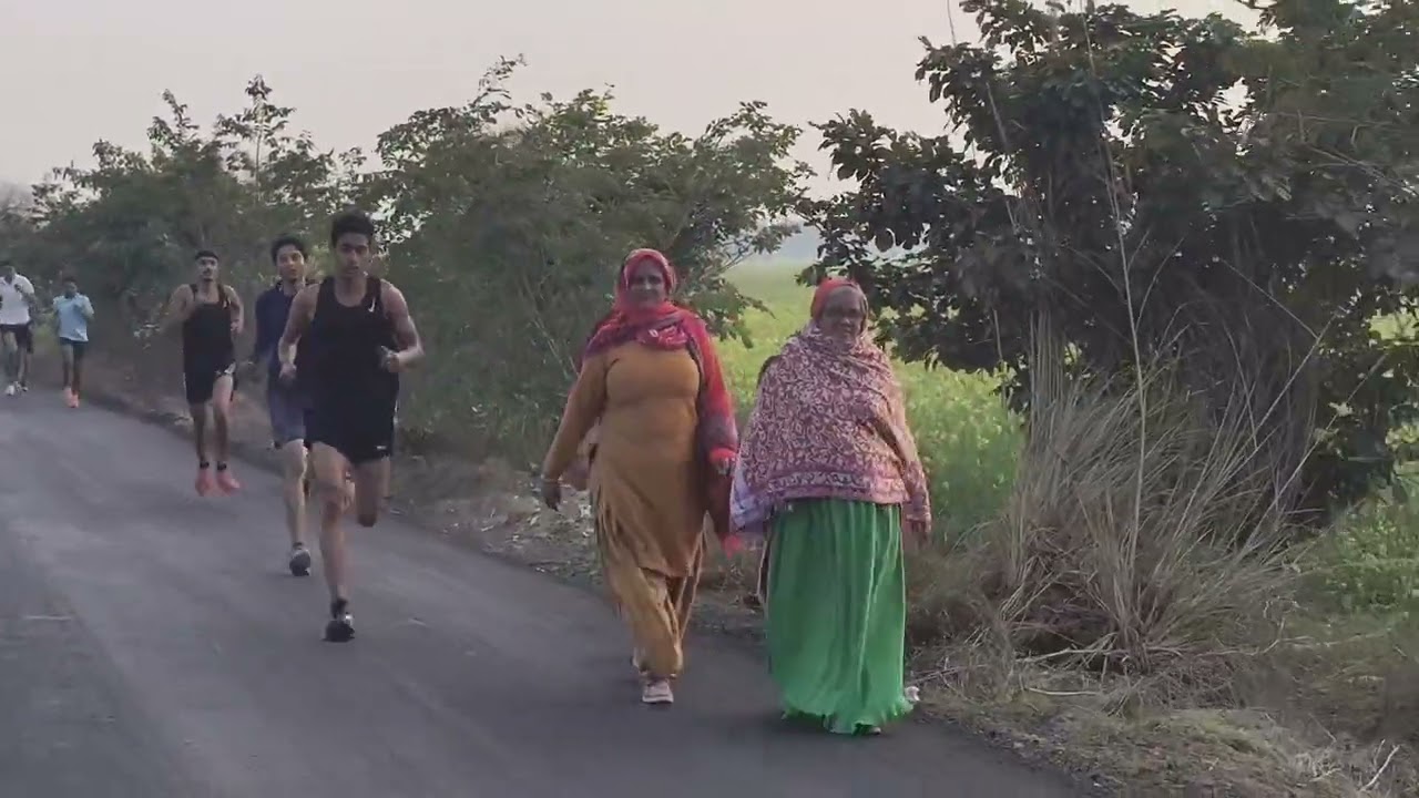 बच्चों ने लगा दिया पूरा जोर 1km में 