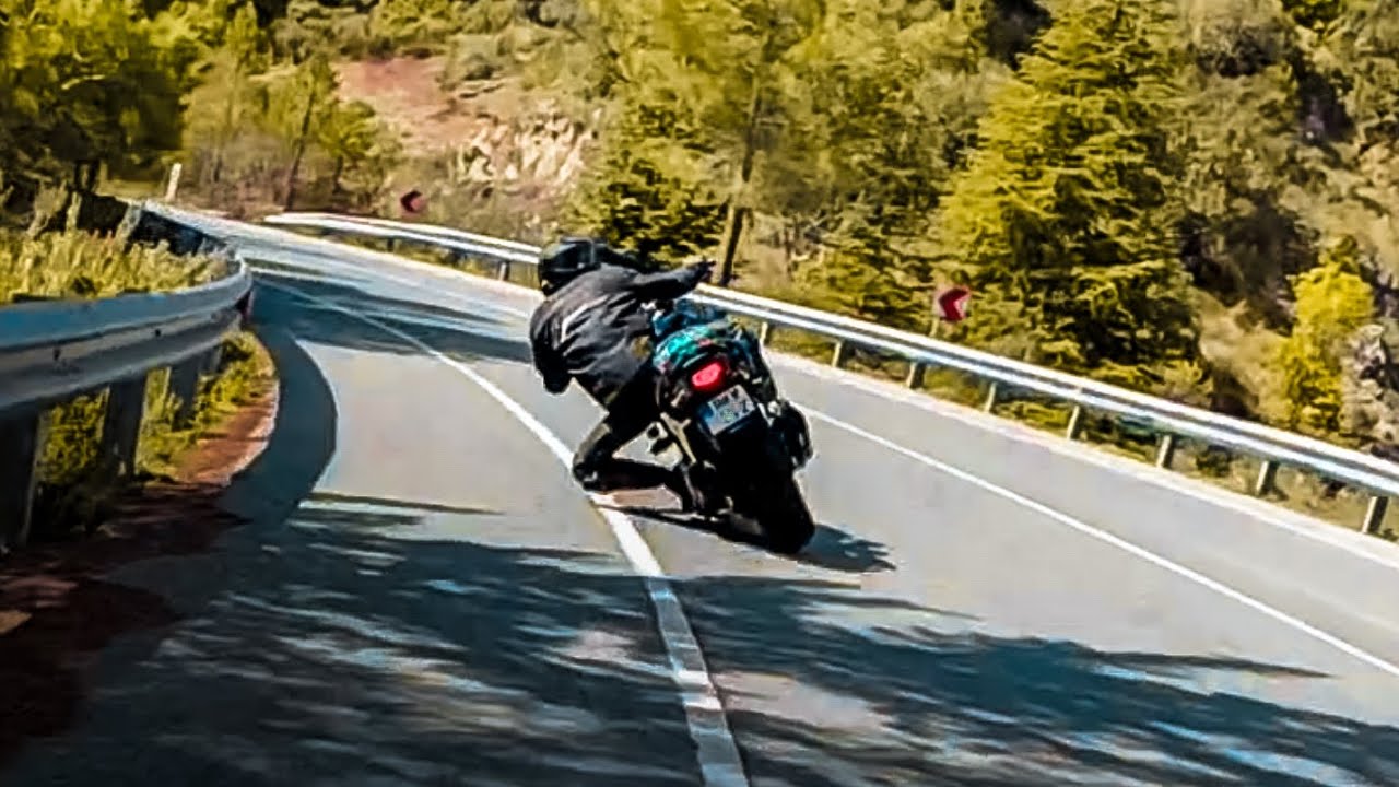 You won't see a TDM turn like that again ! TDM900 vs MT10