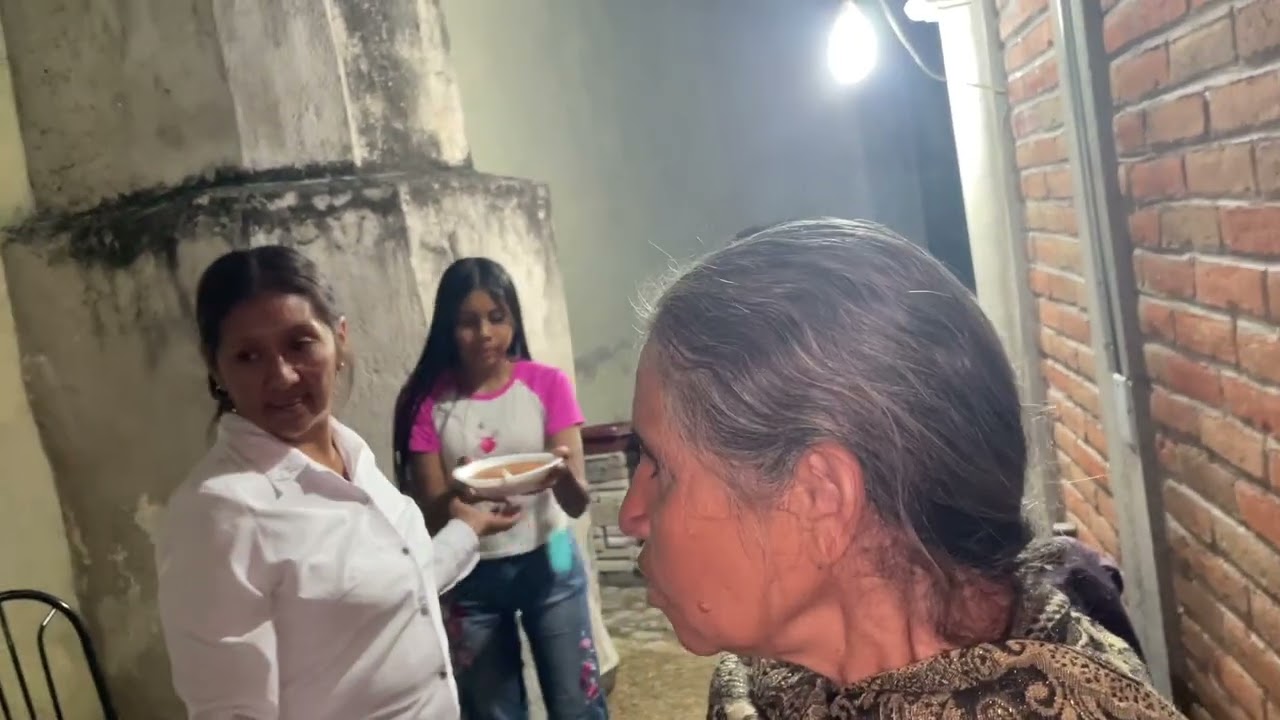 Y DESPUÉS DE LA PROCESIÓN SE LES COMPARTIÓ ALGO DELICIOSO ENERO 6 DEL 2026