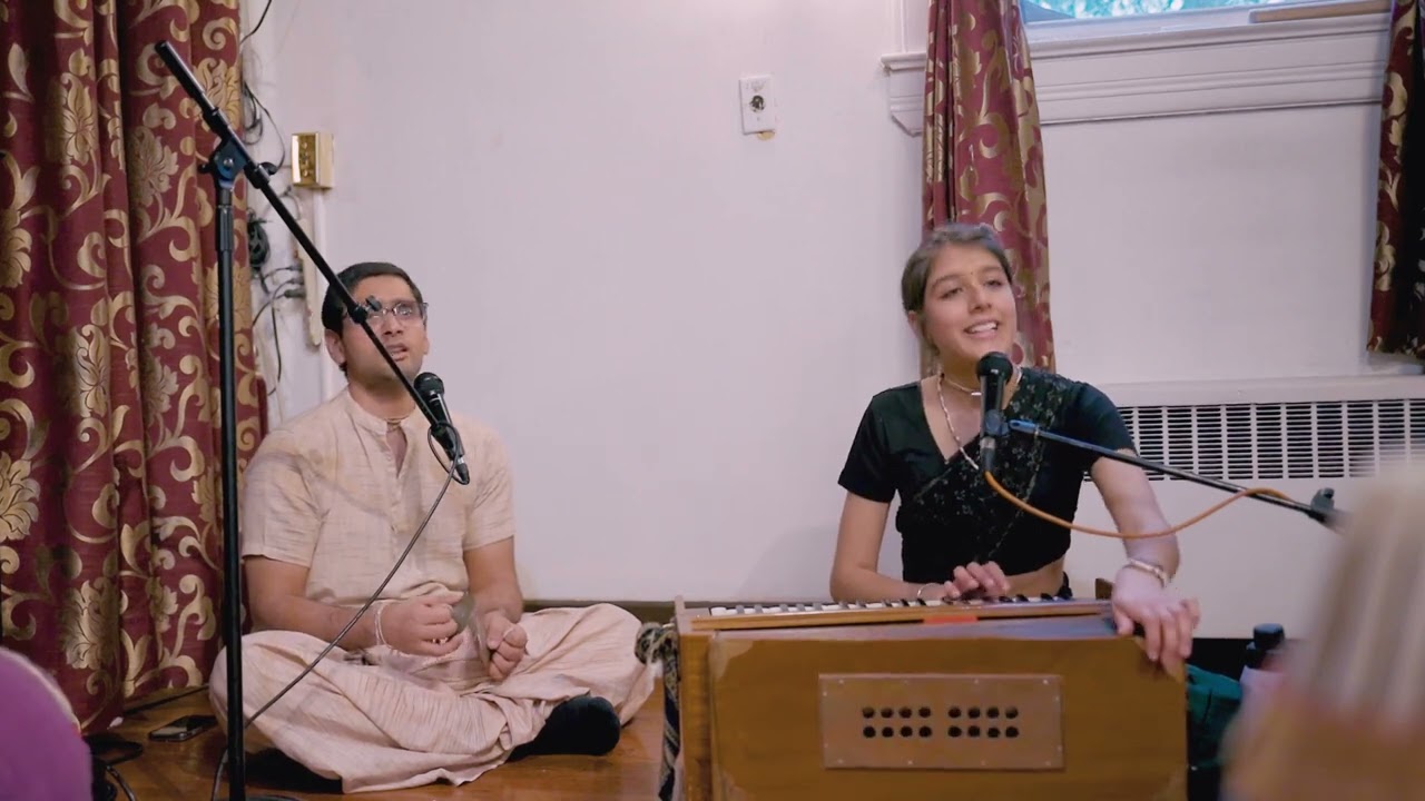Hare Krishna Kirtan (69) - By Mayuri Gandharvika Priya Devi Dasi & Srikar