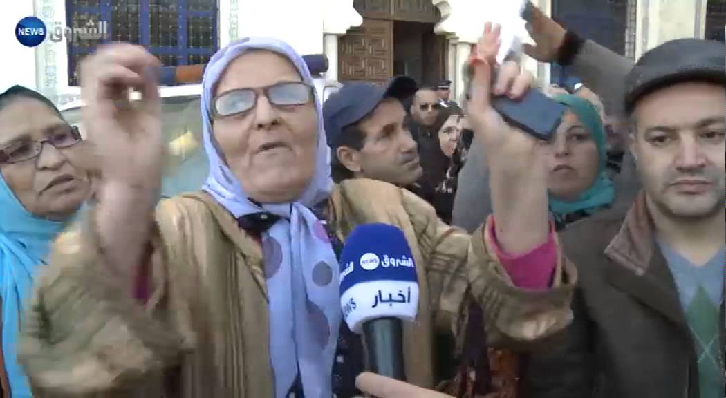 احتجاج سكان الأسطح والأقبية لدائرة باب الوادي أمام مقر الدائرة