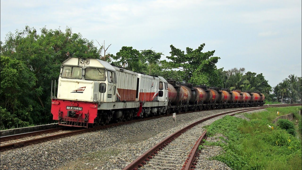 [Rare moment] Traksi ganda Lokomotif BB303 84 02 dan BB303 78 05 menarik Kereta Api CPO isian