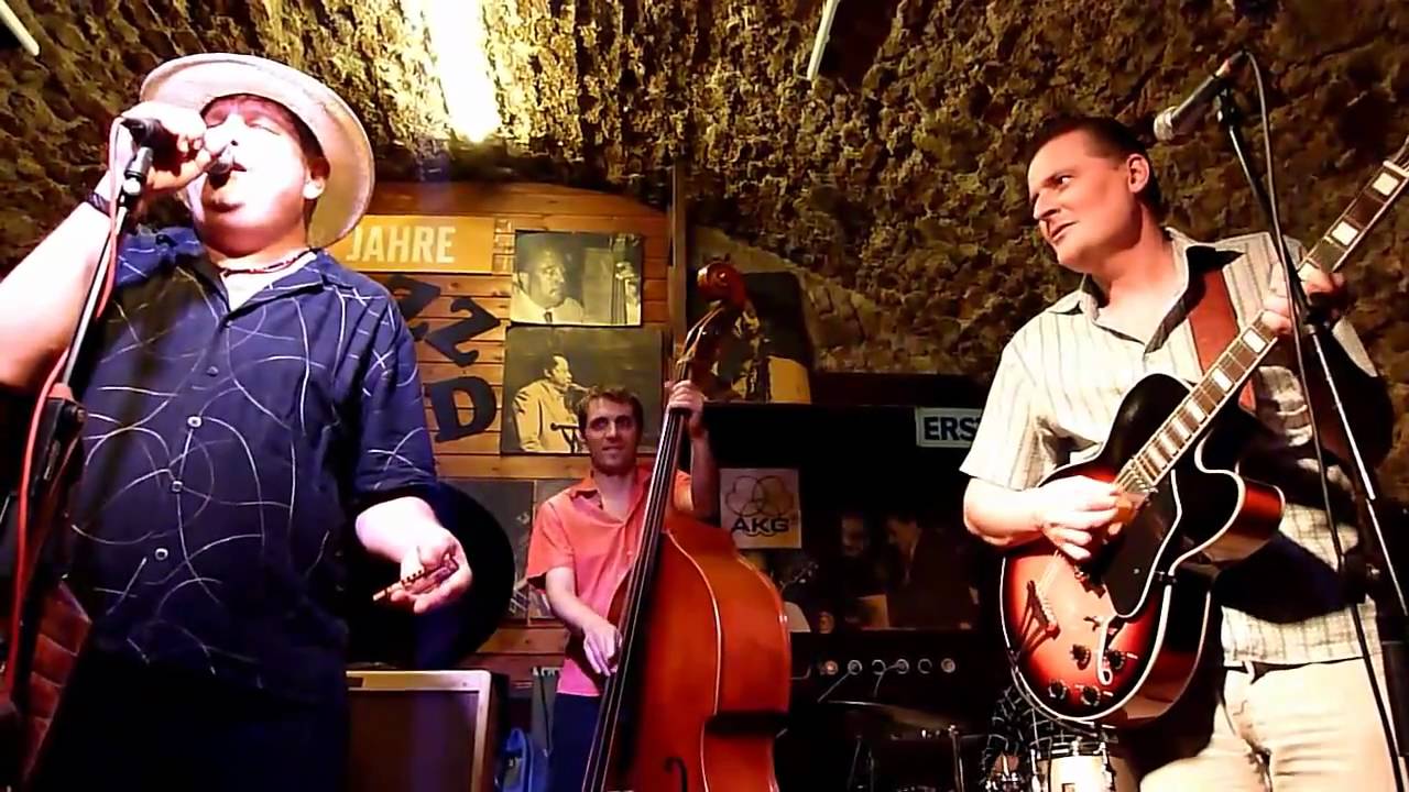 Mojo Blues Band plays 'Early in the Morning'