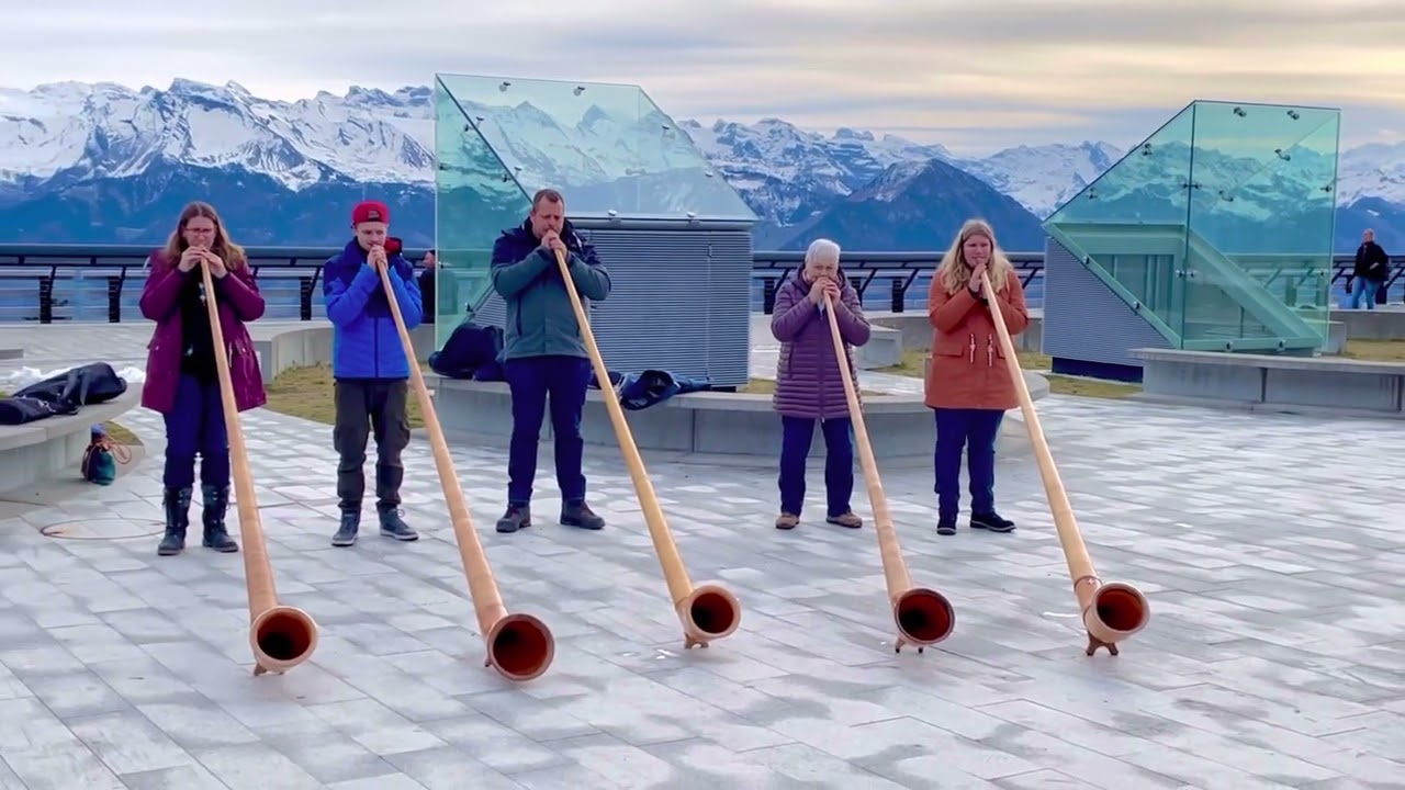Schweizer 🇨🇭Alphorn Musik 🥰 Swiss Alphorn music